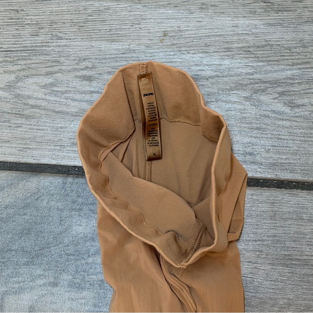 Skims Tights - Picture 3 of 3